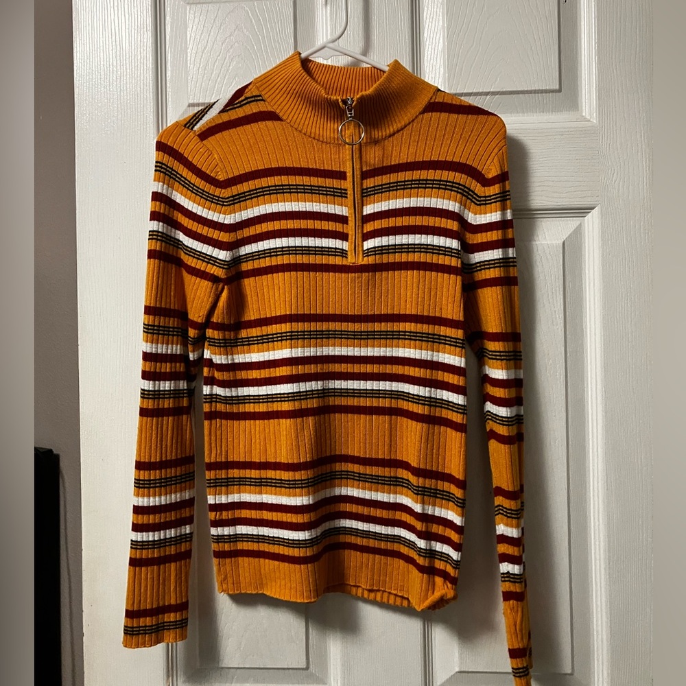 Mustard yellow striped long sleeve 70’s top
